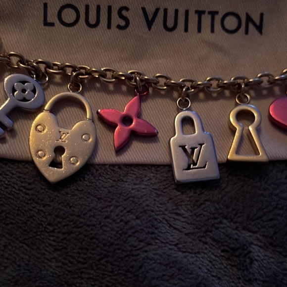 Louis Vuitton bag Charm 100% Authentic pristine condition. - Picture 5 of 6